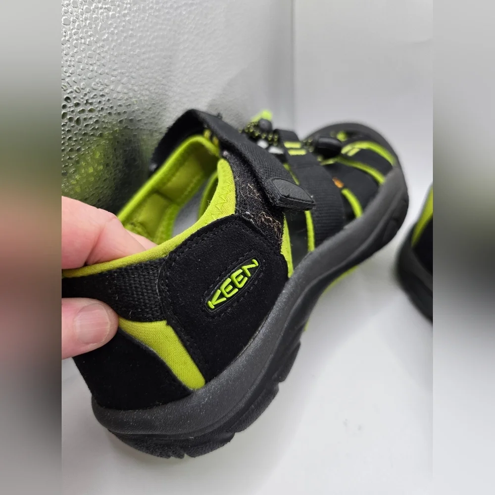 Keen Newport Waterproof Black Green Outdoor Hiking Sandles. Ladies 6